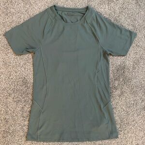 Athleta Endurance Tee Women's Size S Blue Activewear Short Sleeved Shirt